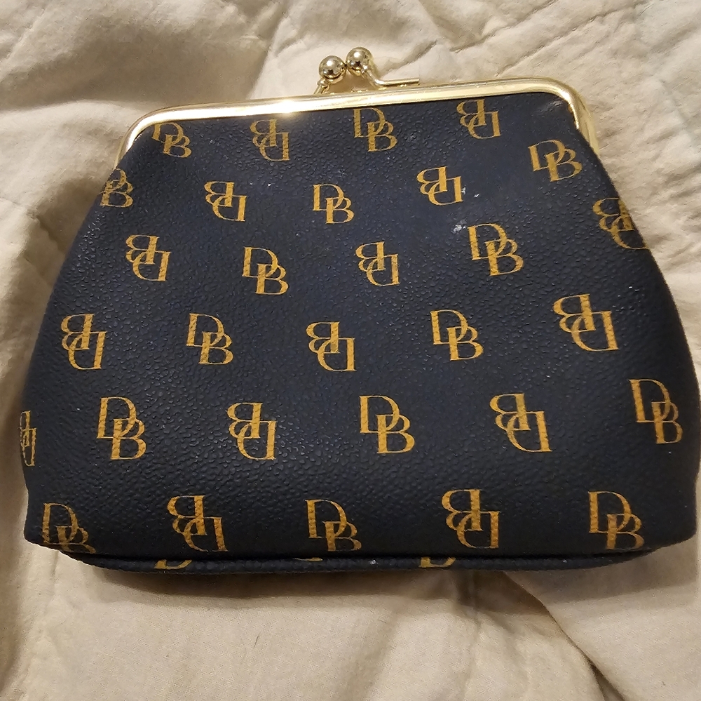 Dooney & Bourke Cin Purse Credit Card Holder - Picture 3 of 7